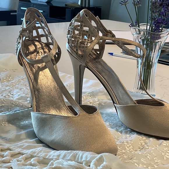 Satin and rhinestones Evening shoes - Picture 1 of 3